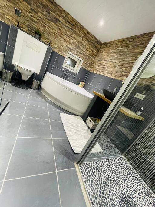 Charmante Maison De Vacances Vaux-sur-Sure المظهر الخارجي الصورة